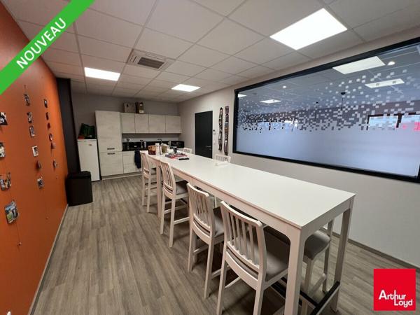 Bureaux à louer à Valence dans la ZAC Briffaut avec open space lumineux