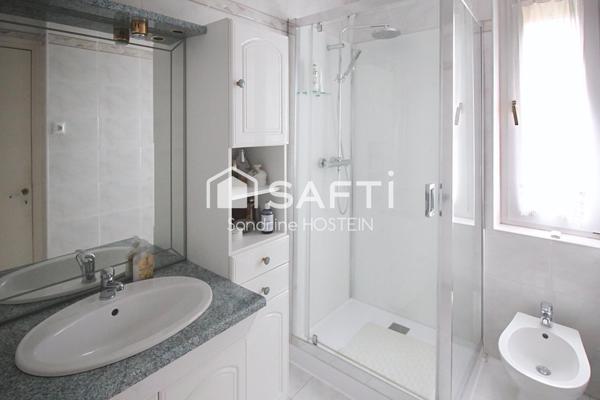 Appartement rez de jardin avec 2 chambres et garage!