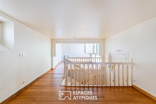 Duplex inversé en cour anglaise arborée, au coeur de l’île de la Jatte.
