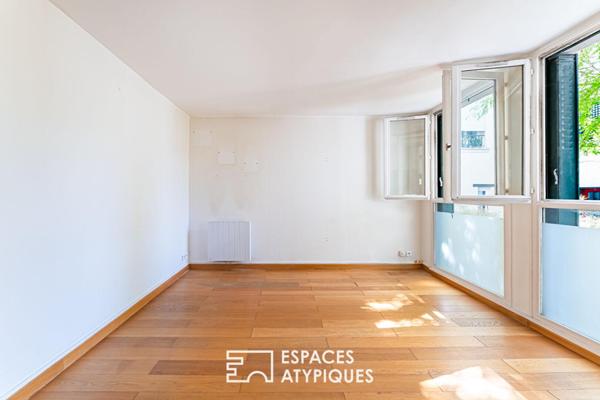 Duplex inversé en cour anglaise arborée, au coeur de l’île de la Jatte.