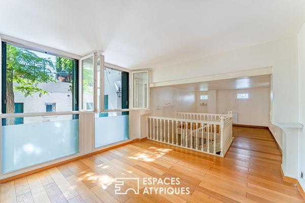 Duplex inversé en cour anglaise arborée, au coeur de l’île de la Jatte.