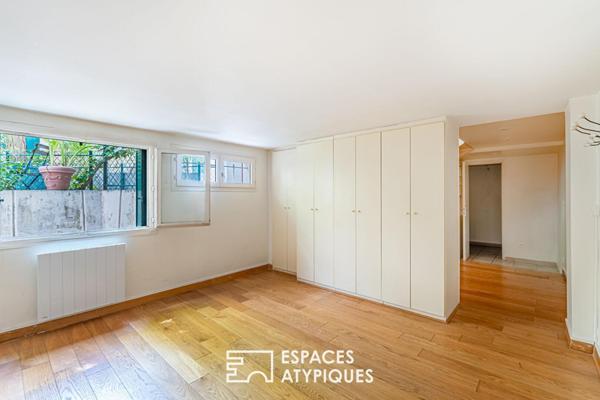 Duplex inversé en cour anglaise arborée, au coeur de l’île de la Jatte.
