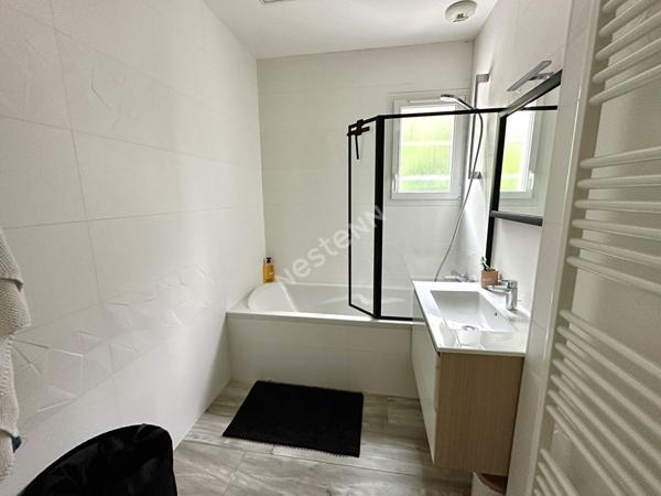 Orvault - Gaudinière : En VENTE ! Maison de 144 m² rénovée avec goût, 4 chambres, sur une parcelle de 402 m², beau jardin sans vis à vis. Maison coup de coeur !