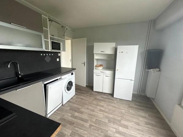 Appartement à louer 4 pièces 76.88m² Montbéliard (25200)