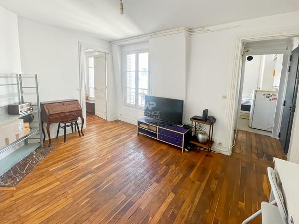 PARIS 18EME - APPARTEMENT 2 PIECES - RUE GANNERON €365 000 ** - Référence NG-6590