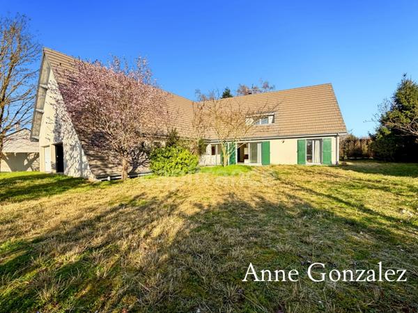 OLIVET SUD, à vendre grande Maison familiale de 240m2 édifiée sur un jardin de 1100 m2 et garage double attenant