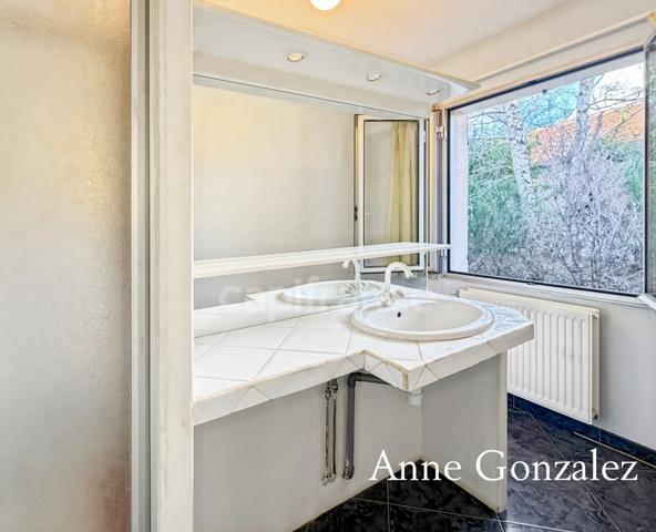 OLIVET SUD, à vendre grande Maison familiale de 240m2 édifiée sur un jardin de 1100 m2 et garage double attenant