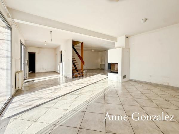 OLIVET SUD, à vendre grande Maison familiale de 240m2 édifiée sur un jardin de 1100 m2 et garage double attenant