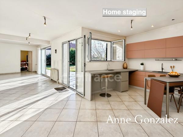 OLIVET SUD, à vendre grande Maison familiale de 240m2 édifiée sur un jardin de 1100 m2 et garage double attenant