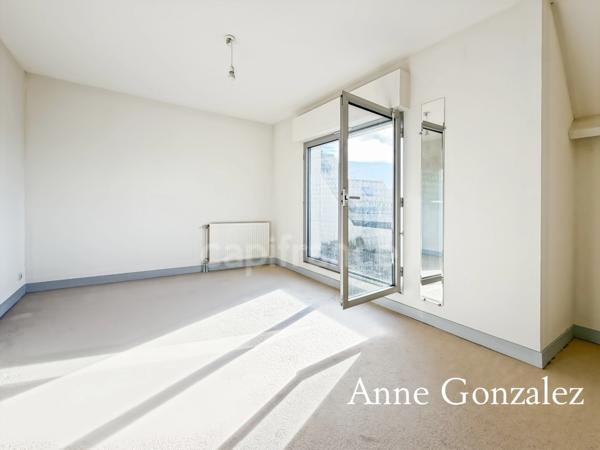 OLIVET SUD, à vendre grande Maison familiale de 240m2 édifiée sur un jardin de 1100 m2 et garage double attenant