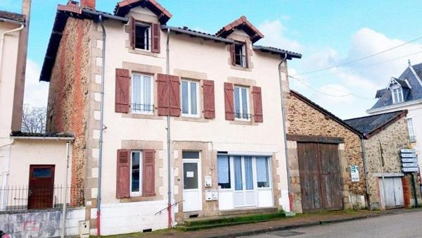 Immeuble à vendre 129 600 € Saint-Victurnien 261 m² DPE E