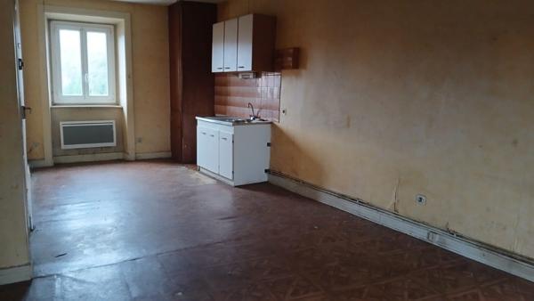 Immeuble à vendre 129 600 € Saint-Victurnien 261 m² DPE E