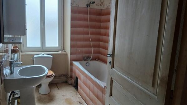 Immeuble à vendre 129 600 € Saint-Victurnien 261 m² DPE E