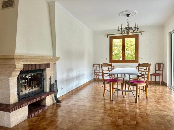 Maison à vendre 6 pièces - 3 chambres à Saumur,secteur Bagneux, vie de plein-pied avec véranda, sous-sol, jardin