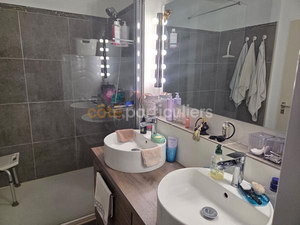 Location
                Appartement80 m² - 3 Pièces -
                    BORDEAUX (33200)