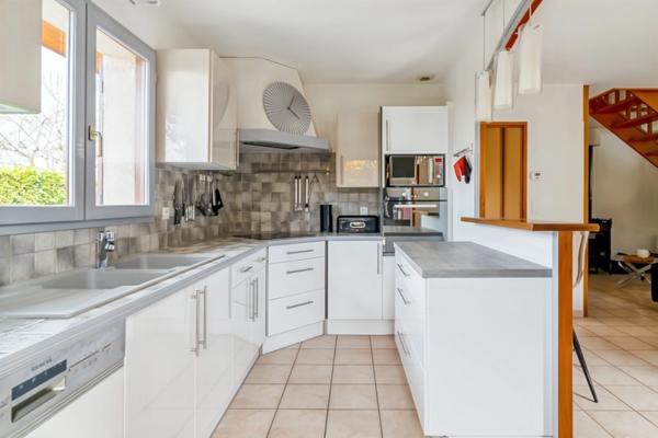 Dpt Haute Savoie (74), à vendre PUBLIER maison familiale de 160 m2 entièrement clôturée au calme