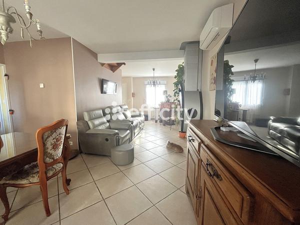 Maison
         5 pièces
        - 100 m² Exclusivité 299 900 € *