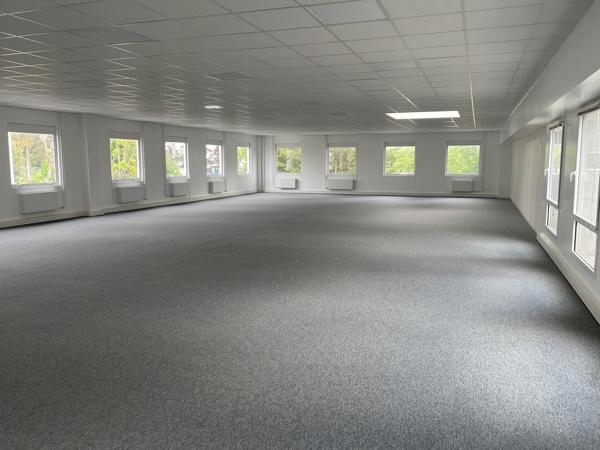 Bureaux à vendre à Osny dans Parc des Beaux Soleils avec accès plain pied