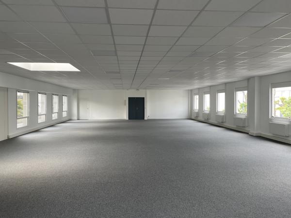 Bureaux à vendre à Osny dans Parc des Beaux Soleils avec accès plain pied