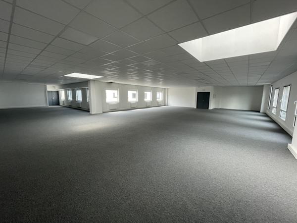 Bureaux à vendre à Osny dans Parc des Beaux Soleils avec accès plain pied