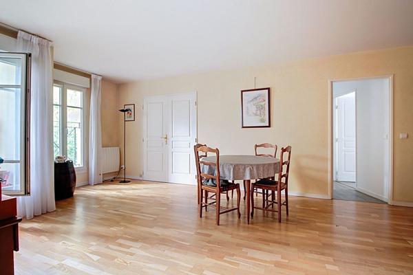 APPARTEMENT RUEIL-MALMAISON CENTRE VILLE 4 PIECES 3 CHAMBRES AVEC ASCENSEUR, BALCON, PARKING ET CAVE