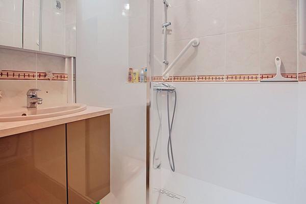 APPARTEMENT RUEIL-MALMAISON CENTRE VILLE 4 PIECES 3 CHAMBRES AVEC ASCENSEUR, BALCON, PARKING ET CAVE