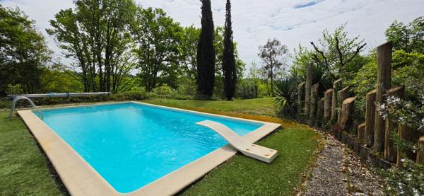 Maison avec sous sol parc et piscine