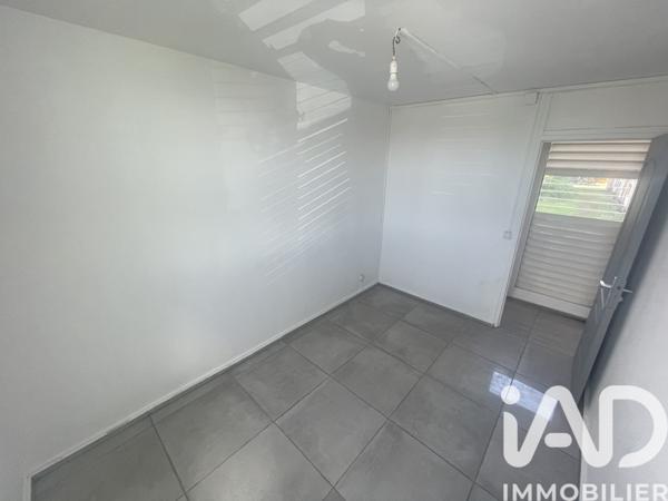 Location appartement 4 pièces 65 m² Les Abymes