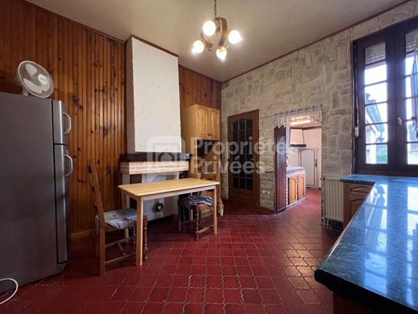 Maison de ville à Bruay-La-Buissière avec jardin, cour et potentiel d'aménagement
