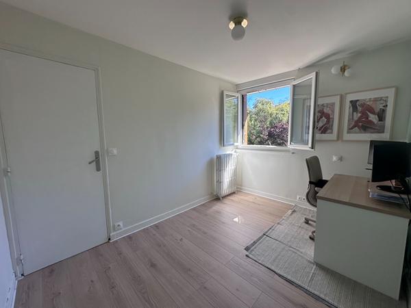 Appartement 4 pièces dernier étage à Verrières-le-Buisson,  DPE D- Proche RER MASSY-VERRIÈRES