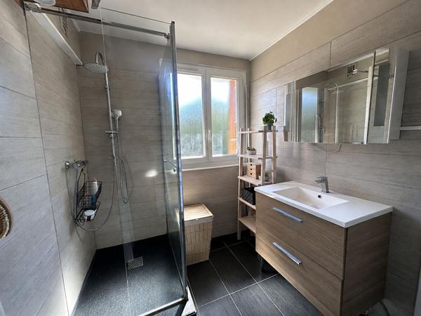 Appartement 4 pièces dernier étage à Verrières-le-Buisson,  DPE D- Proche RER MASSY-VERRIÈRES