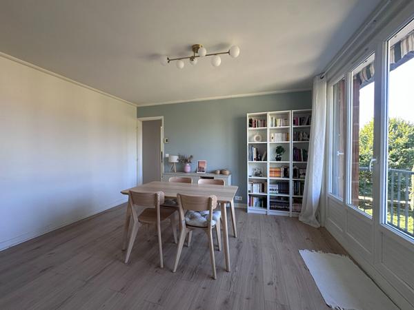 Appartement 4 pièces dernier étage à Verrières-le-Buisson,  DPE D- Proche RER MASSY-VERRIÈRES