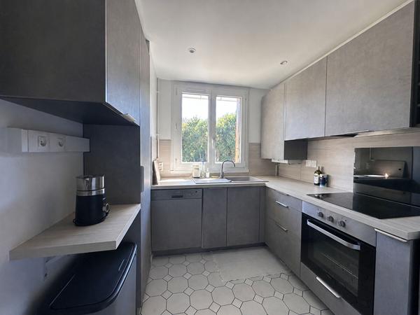 Appartement 4 pièces dernier étage à Verrières-le-Buisson,  DPE D- Proche RER MASSY-VERRIÈRES
