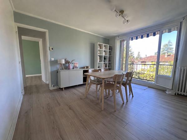 Appartement 4 pièces dernier étage à Verrières-le-Buisson,  DPE D- Proche RER MASSY-VERRIÈRES