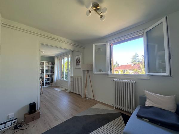 Appartement 4 pièces dernier étage à Verrières-le-Buisson,  DPE D- Proche RER MASSY-VERRIÈRES