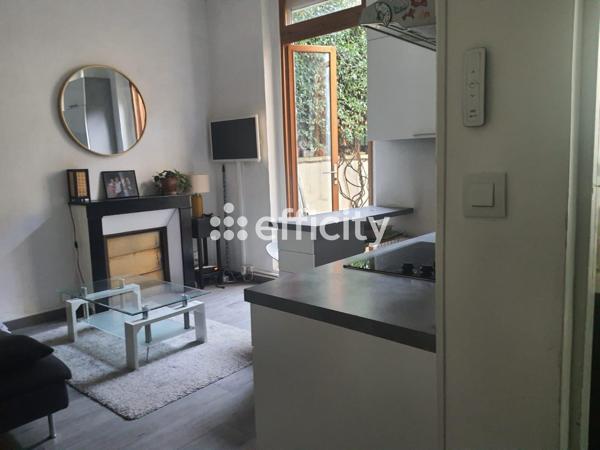 Appartement
         3 pièces
        - 42 m² 450 000 € *