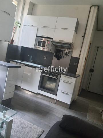 Appartement
         3 pièces
        - 42 m² 450 000 € *