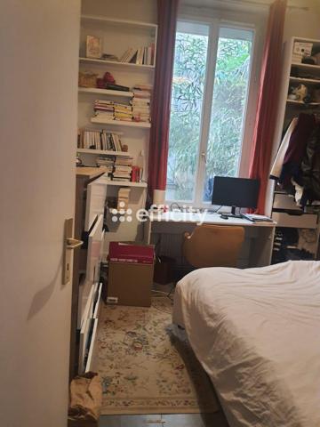 Appartement
         3 pièces
        - 42 m² 450 000 € *