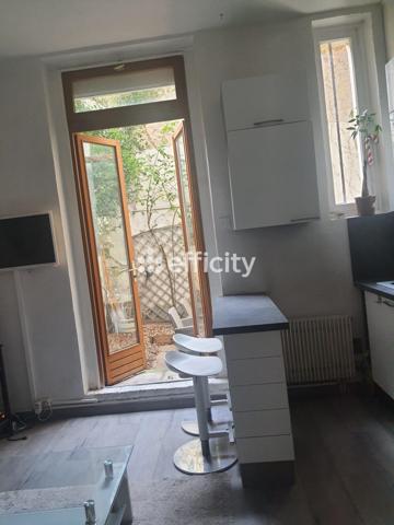 Appartement
         3 pièces
        - 42 m² 450 000 € *