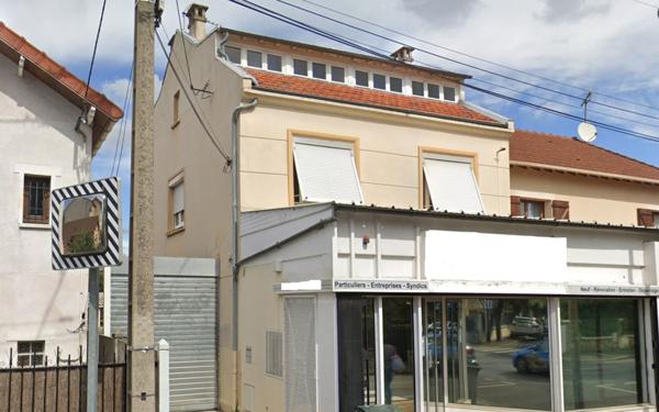 Immeuble à vendre    9 pièces • 205 m2 Viry-Châtillon