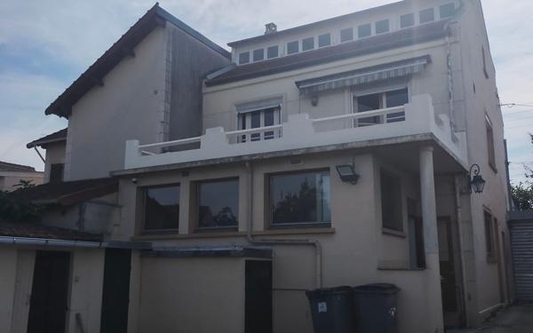 Immeuble à vendre    9 pièces • 205 m2 Viry-Châtillon