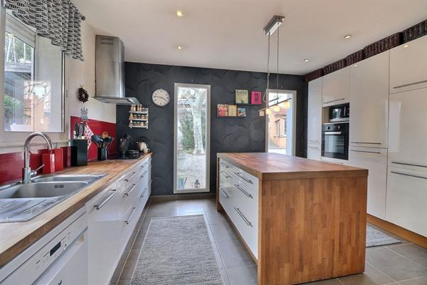 VILLA 152 M2 PISCINE STUDIO INDEPENDANT ATELIER MARSEILLE 13012