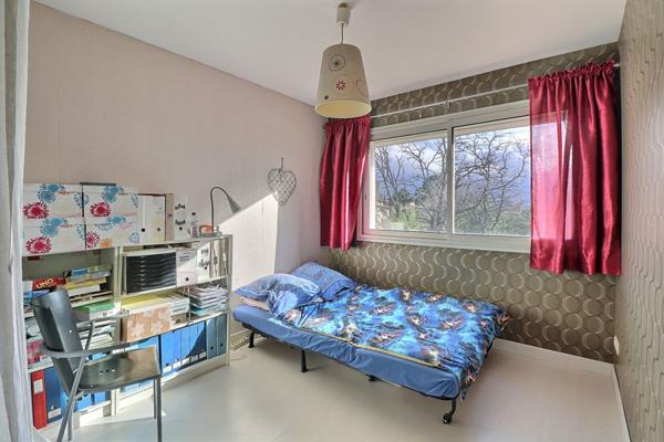 VILLA 152 M2 PISCINE STUDIO INDEPENDANT ATELIER MARSEILLE 13012