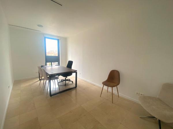 Bureaux à louer avec balcon - Hyper centre-ville / Castellane - 13006 Marseille