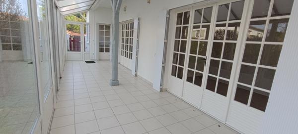 MAISON PLAIN PIED PROCHE MER ET COMMERCES