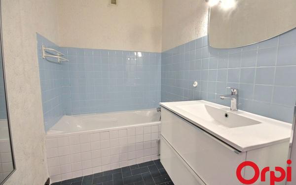 Appartement à vendre    4 pièces • 72,34 m2 Marseille 11