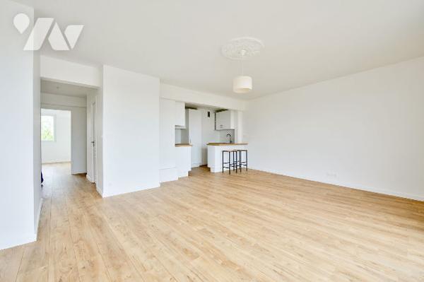 Dernier étage avec balcon et vue dégagée