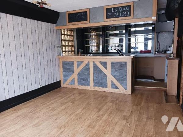 A VENDRE sur la commune de BAR SUR SEINE (Aube), un ensemble immobilier, actuellement à usage d...