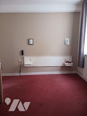 A VENDRE sur la commune de BAR SUR SEINE (Aube), un ensemble immobilier, actuellement à usage d...