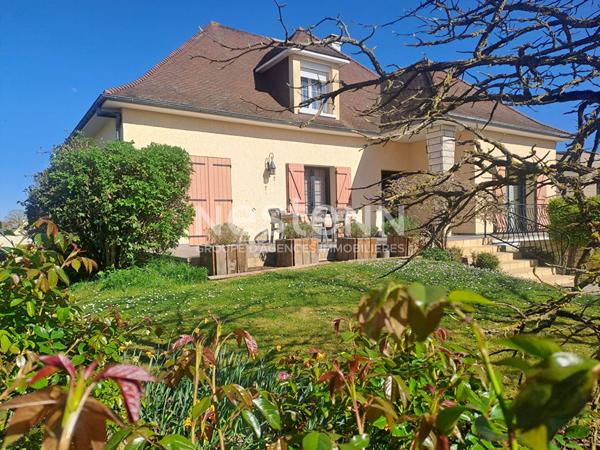 ROUILLON Spacieuse maison familiale 5 chambres avec piscine chauffee et sous-sol complet